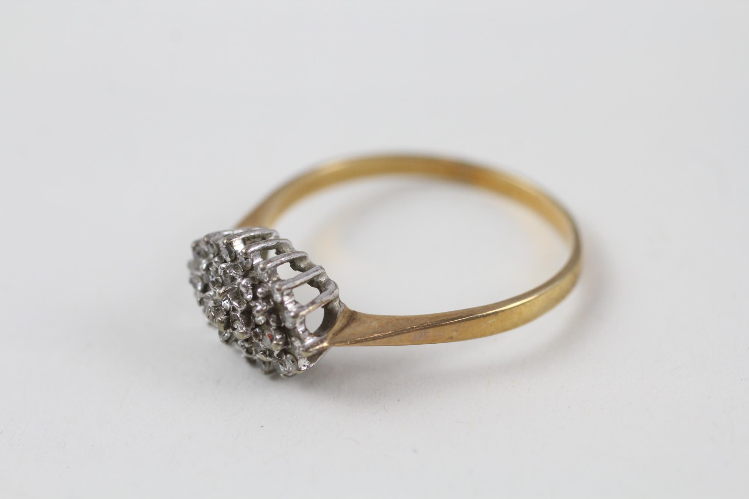 9ct gold vintage diamond cluster ring, Hallmarked Sheffield 1990 (3.1g) Size Y - Image 4 of 7