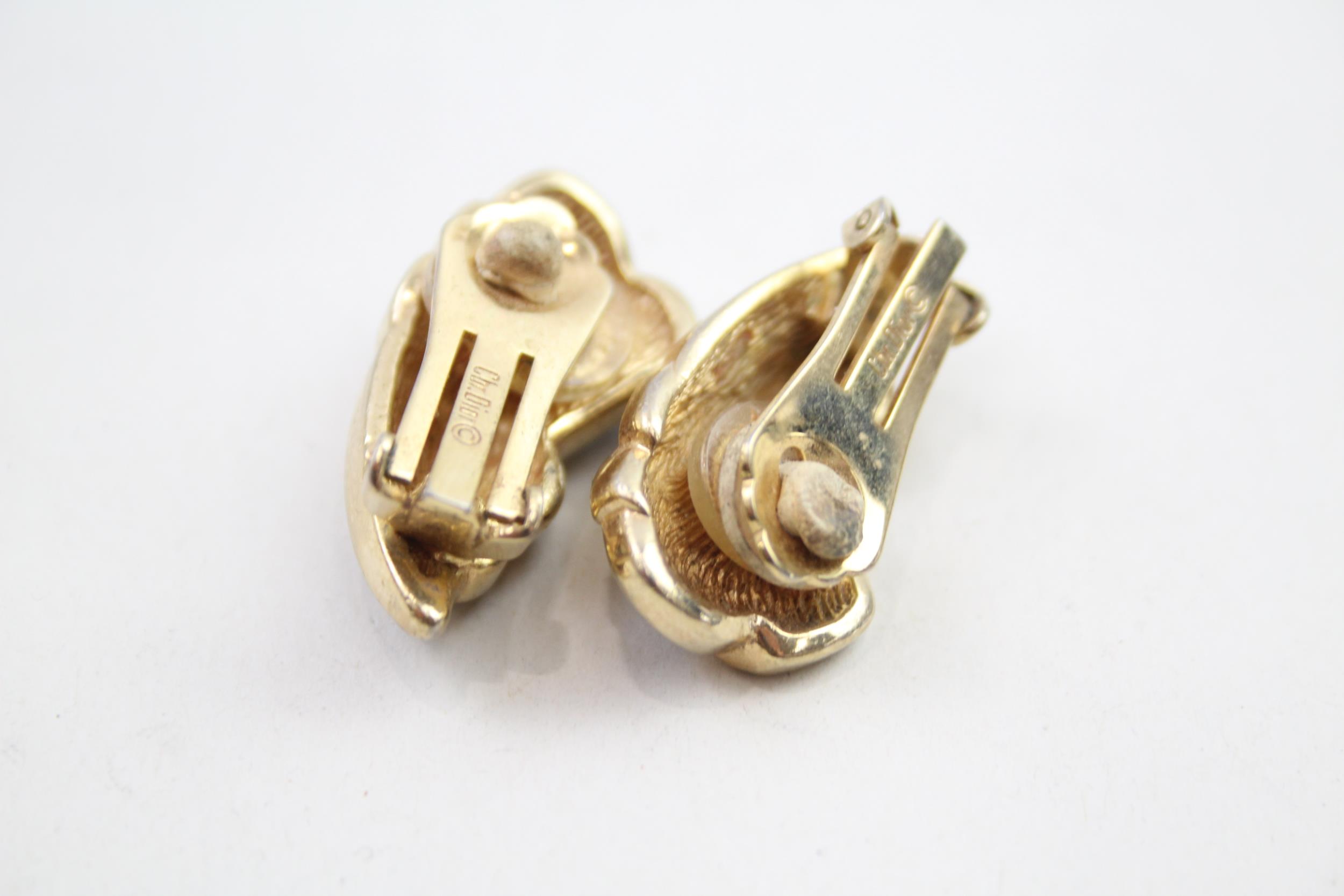 A pair of vintage clip on earrings by Christian Dior (g) - Image 4 of 4