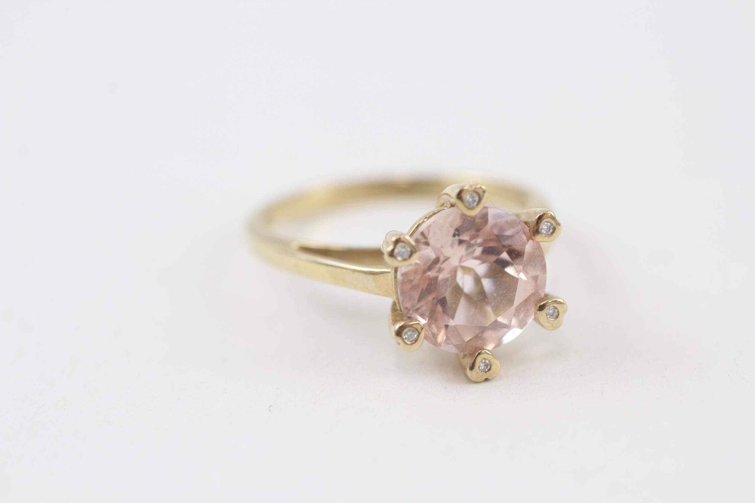 9ct gold morganite dress ring with heart shaped diamond claws (3.1g) Size N - Image 2 of 6