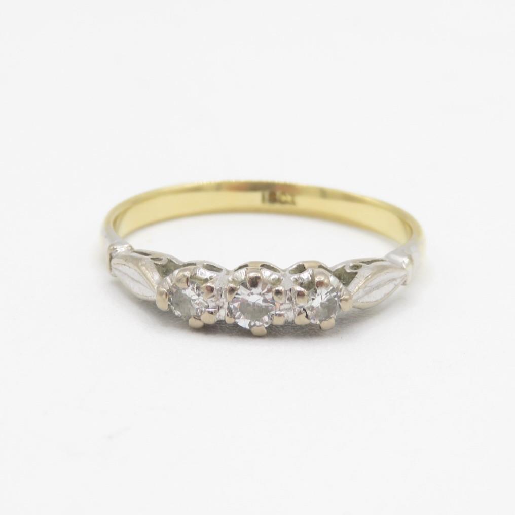 18ct gold vintage diamond three stone ring (2.7g) Size P