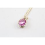 9ct gold faceted synthetic pink sapphire pendant necklace (4.2g)