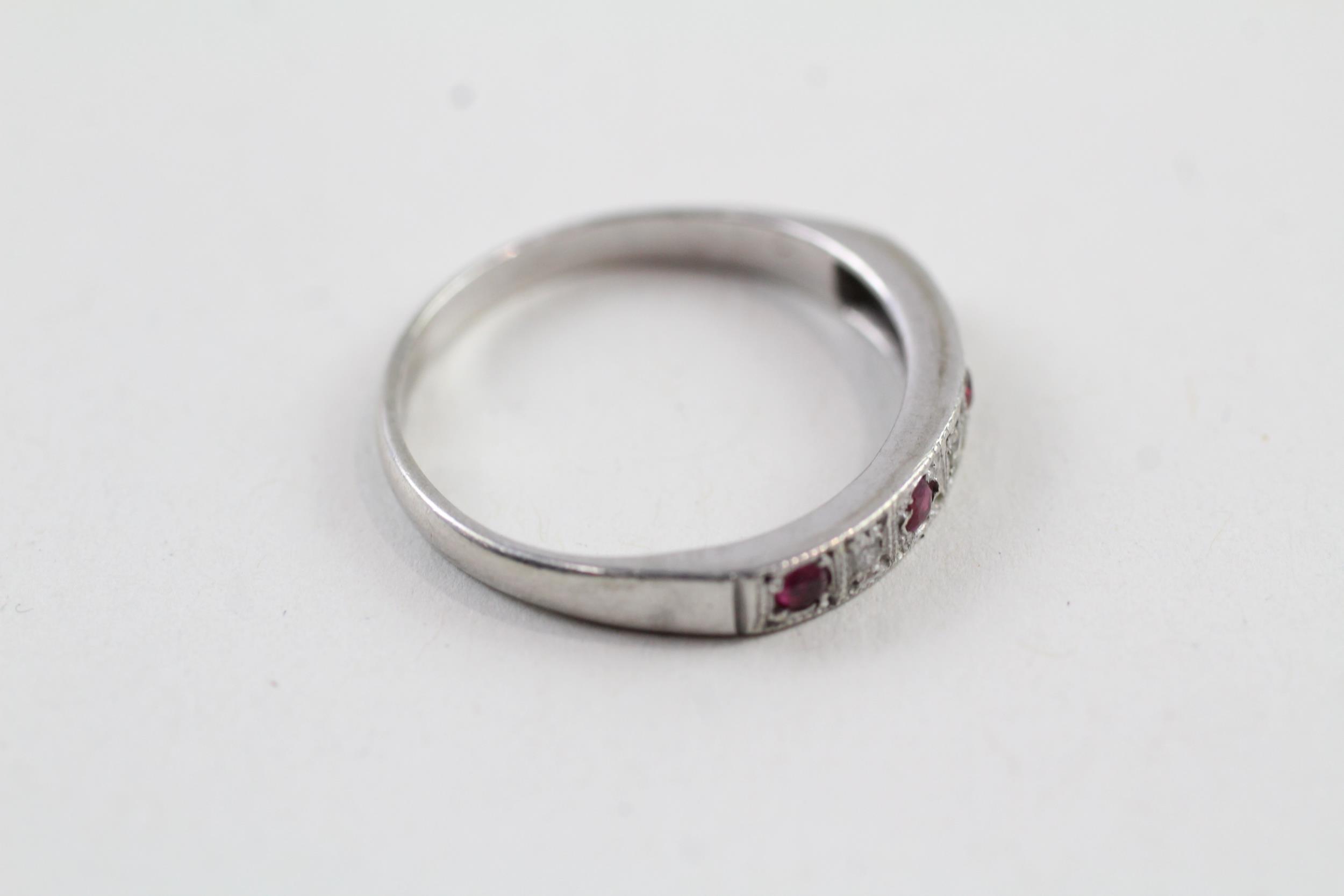 9ct white gold ruby & diamond half eternity ring (1.8g) Size O - Image 4 of 5