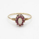 9ct gold vintage opal & ruby cluster ring (1g) Size M