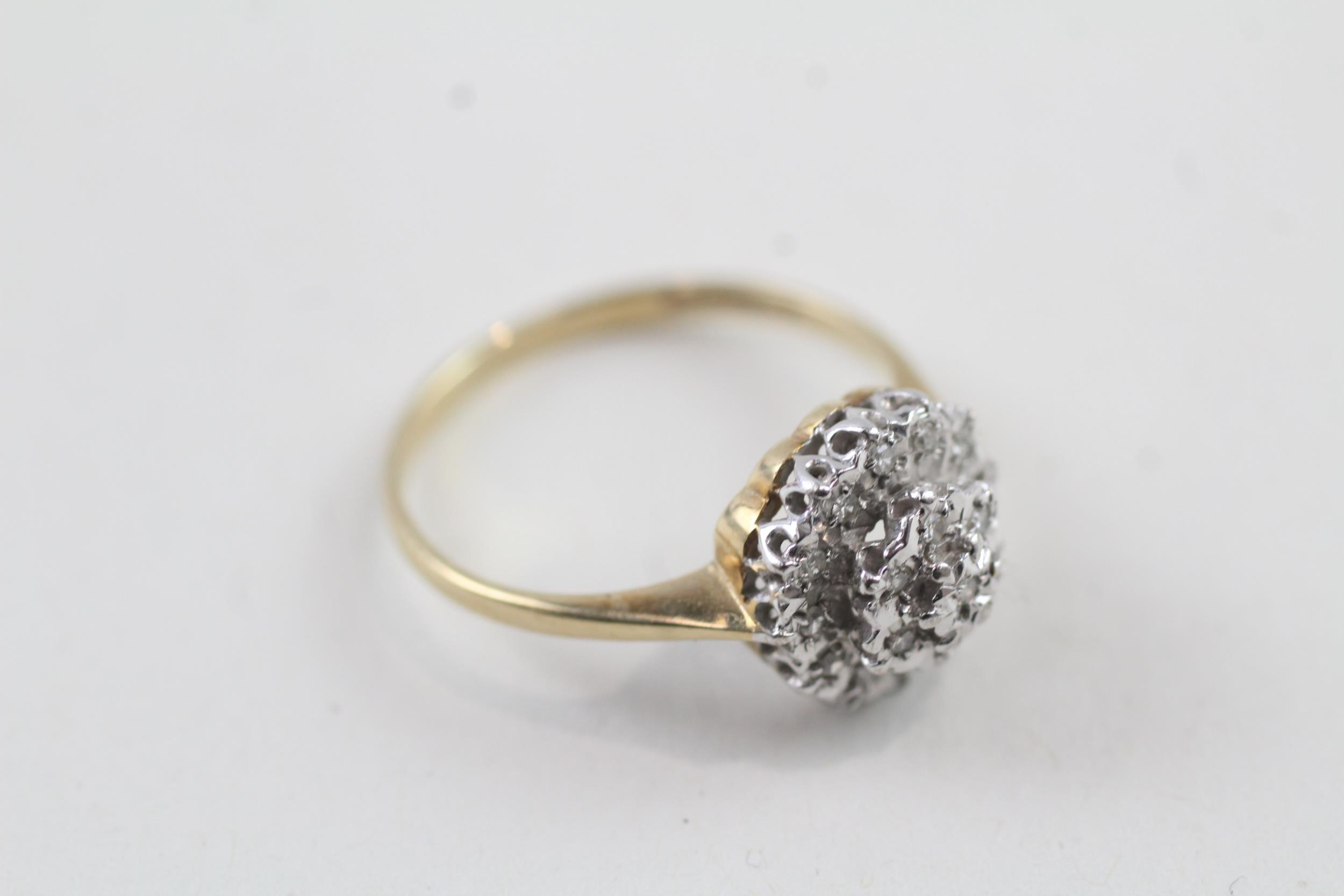 9ct gold vintage diamond cluster ring (2.2g) Size N - Image 5 of 6