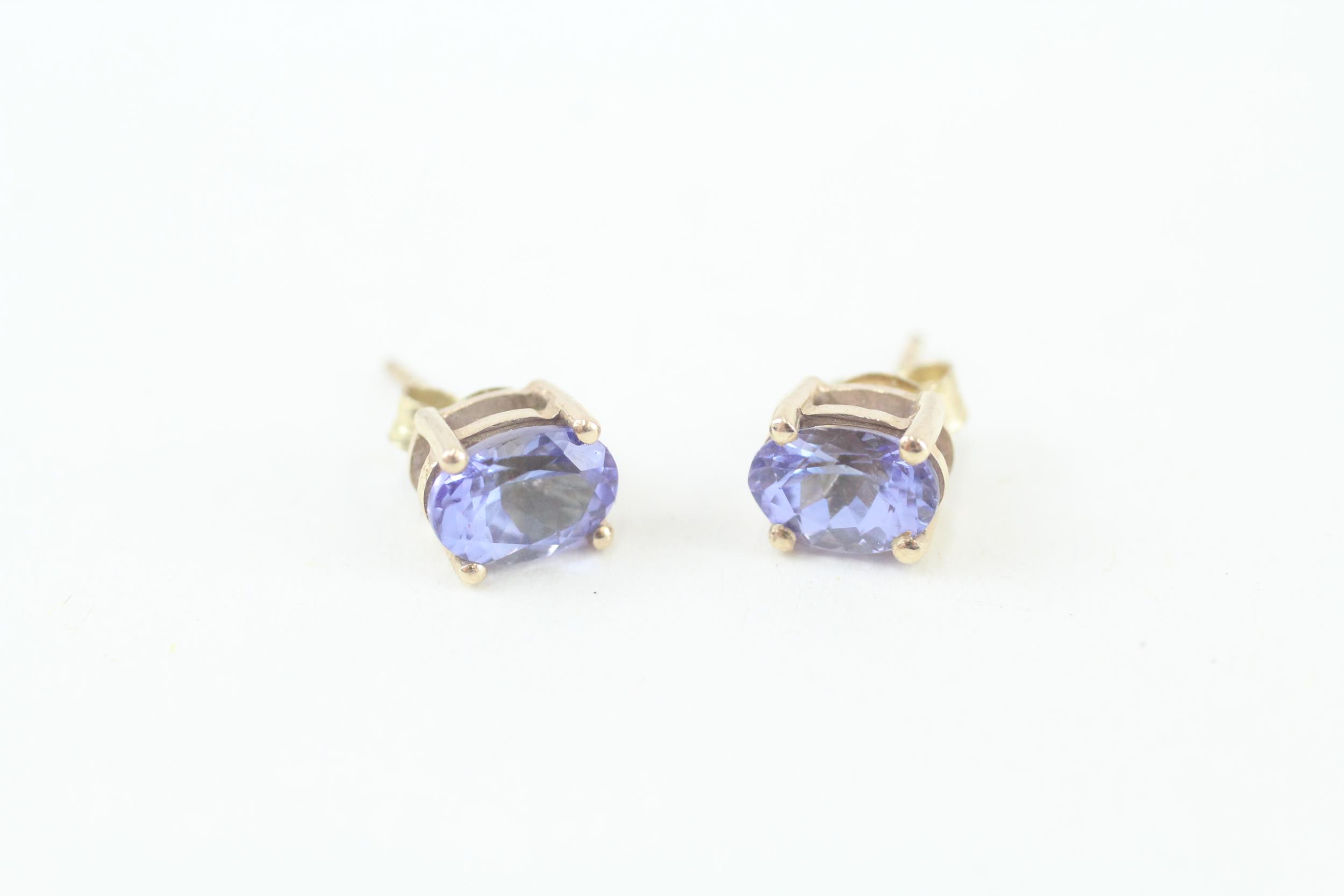 9ct gold oval cut tanzanite stud earrings in a four claw setting (1.3g)