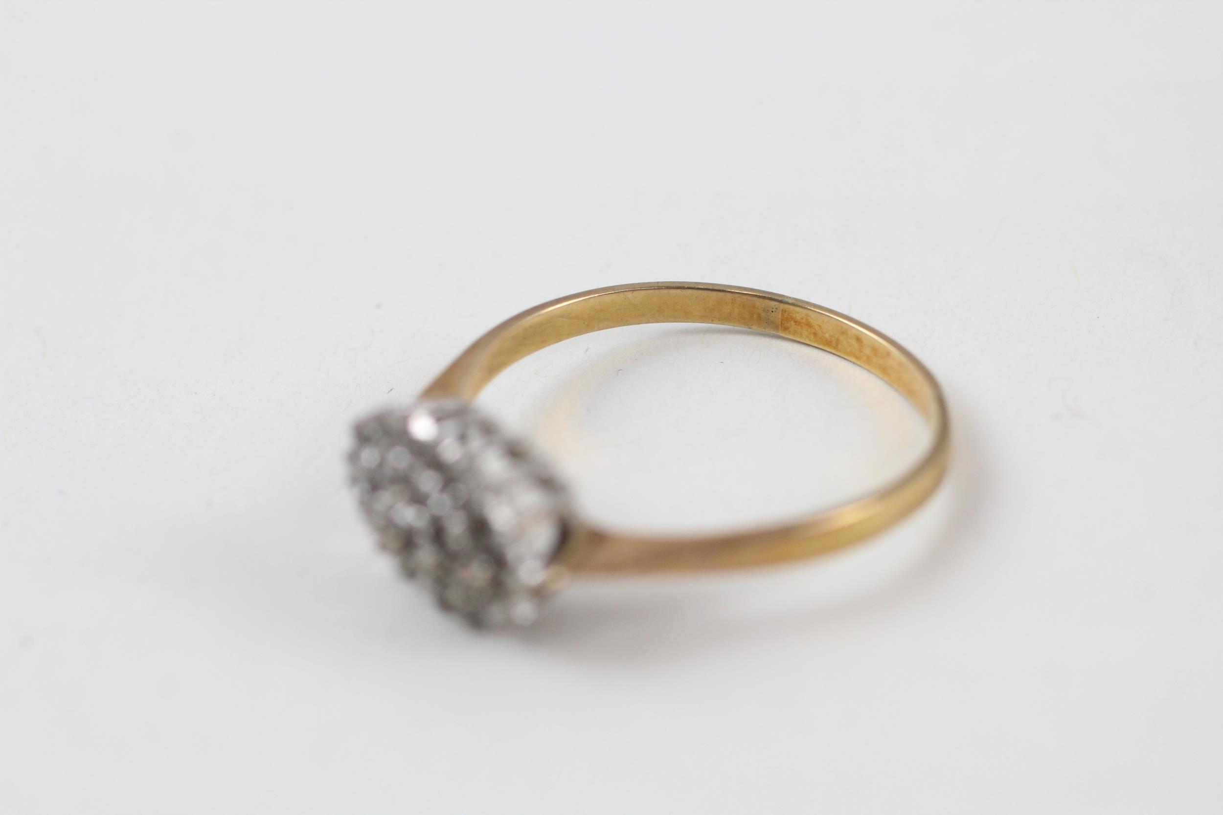 9ct gold vintage diamond cluster ring, Hallmarked Sheffield 1990 (3.1g) Size Y - Image 5 of 7