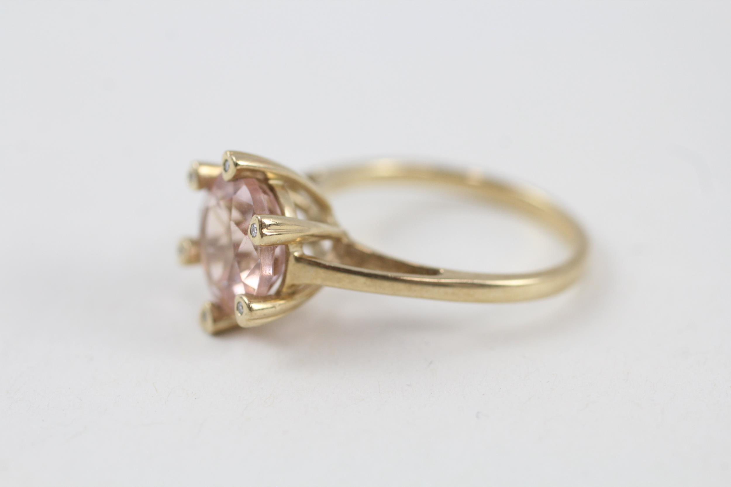 9ct gold morganite dress ring with heart shaped diamond claws (3.1g) Size N - Image 4 of 6