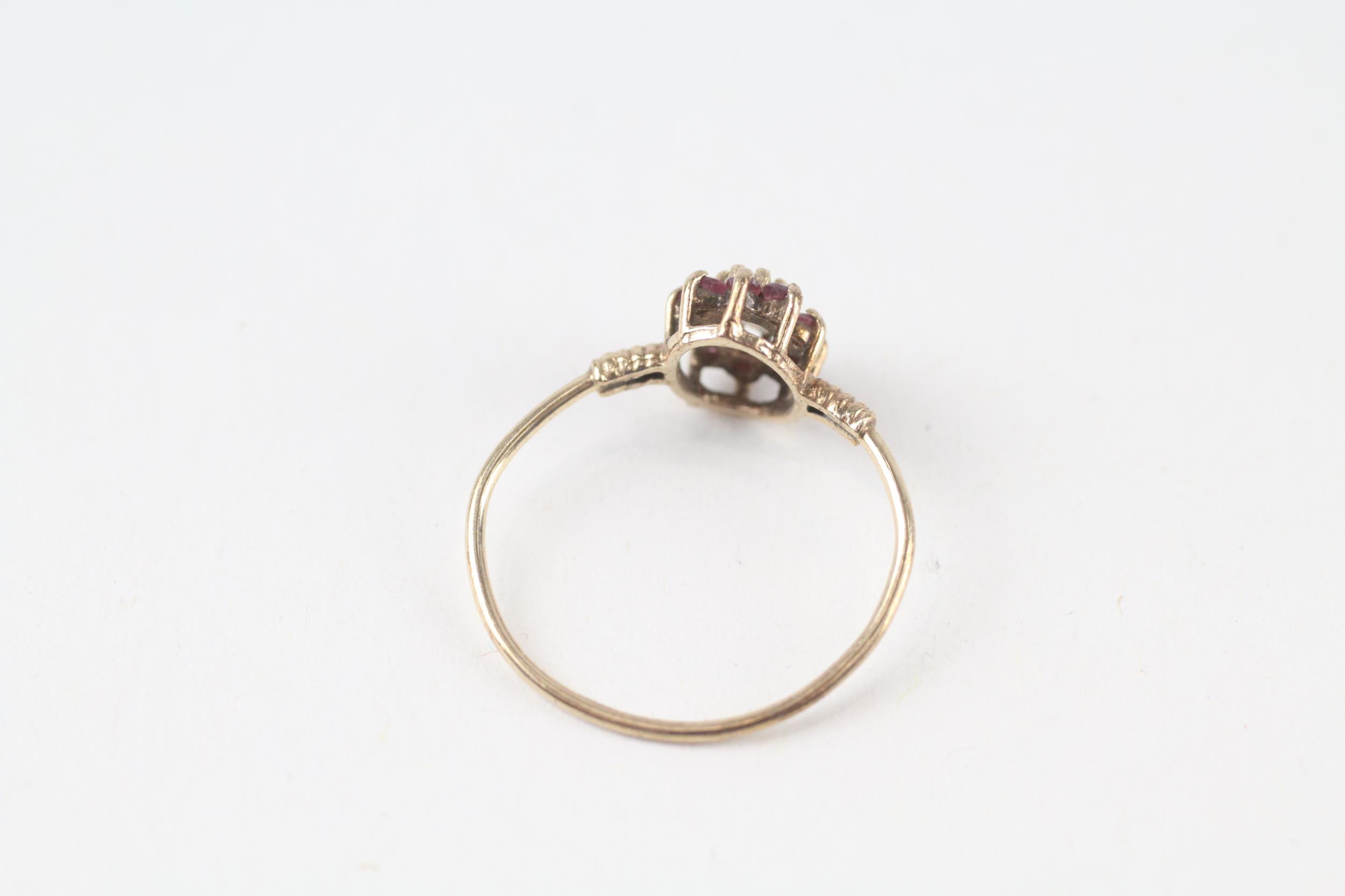 9ct gold vintage opal & ruby cluster ring (1g) Size M - Bild 4 aus 4