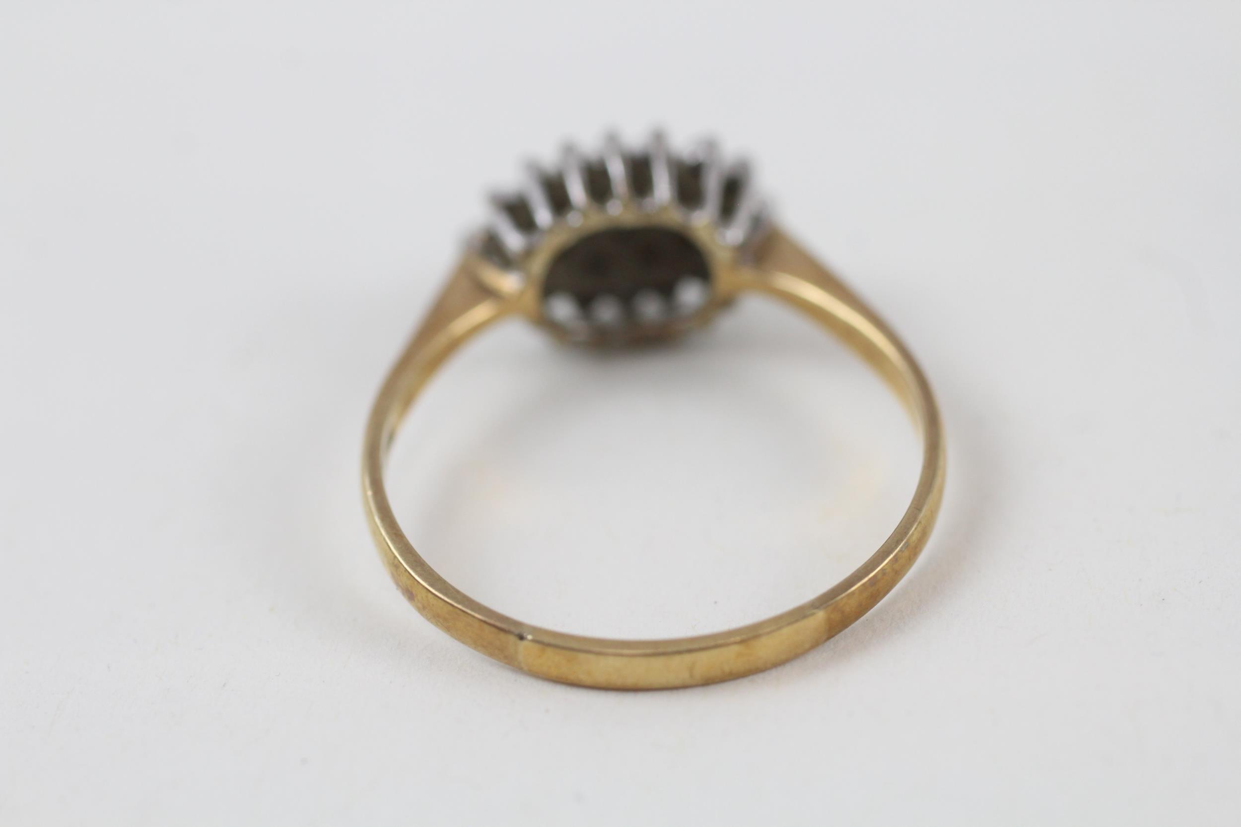 9ct gold vintage diamond cluster ring, Hallmarked Sheffield 1990 (3.1g) Size Y - Image 7 of 7