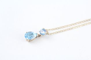 9ct gold blue topaz set pendant necklace (2.2g)