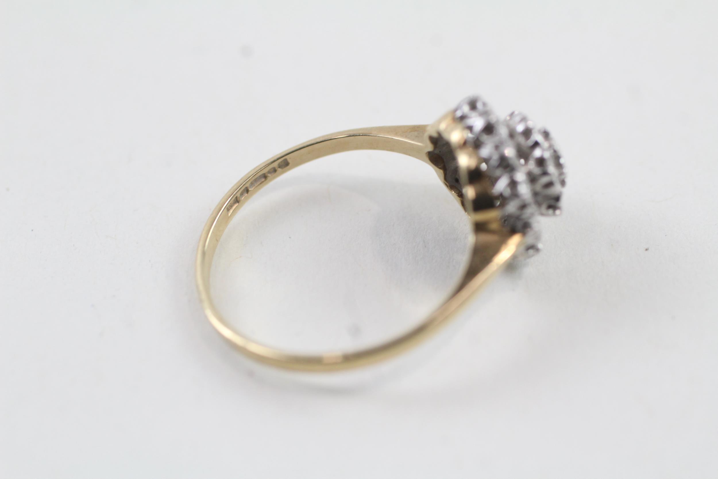 9ct gold vintage diamond cluster ring (2.2g) Size N - Image 4 of 6