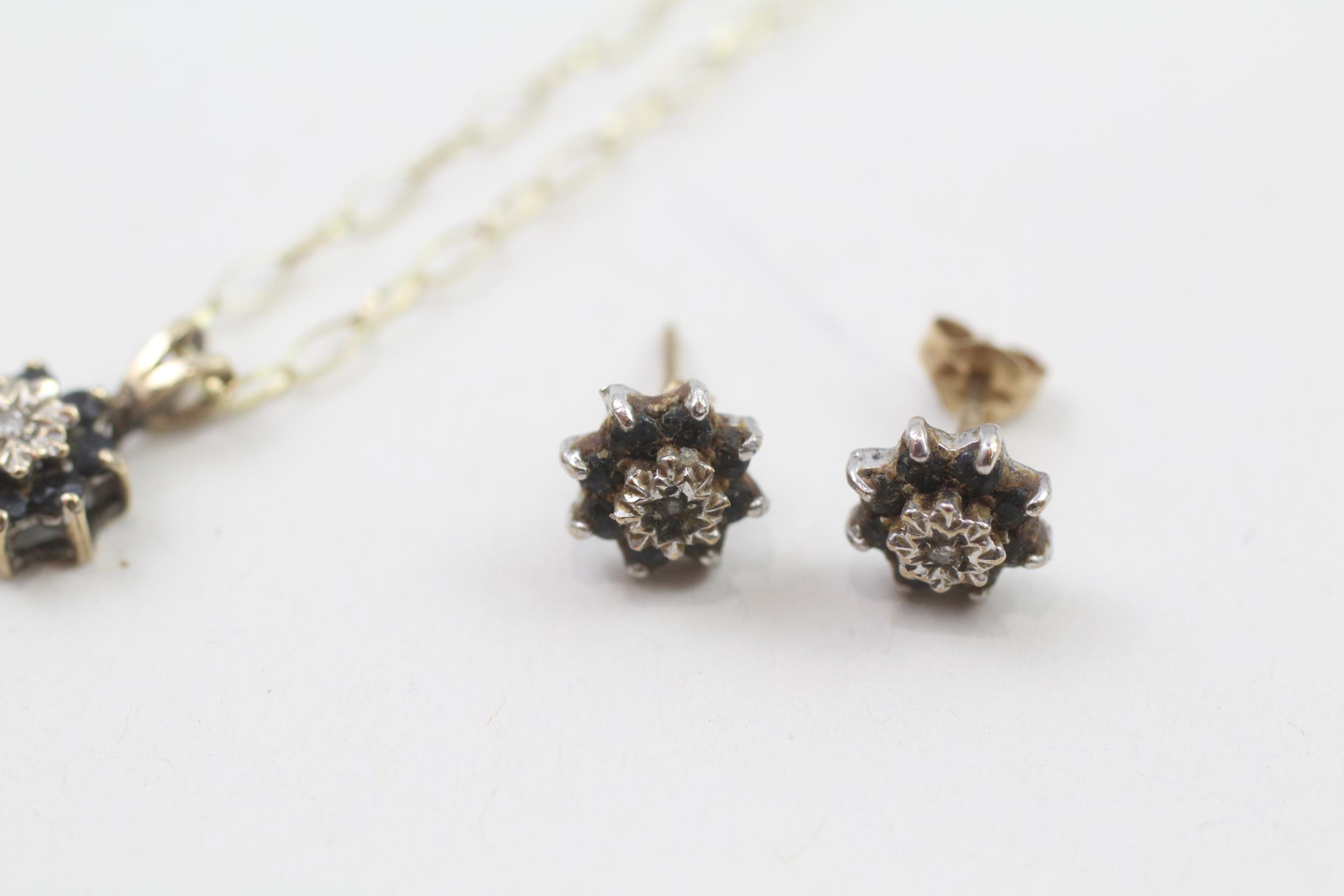 2 x 9ct gold sapphire and diamond set cluster earrings and necklace set (2.5g) - Image 3 of 5