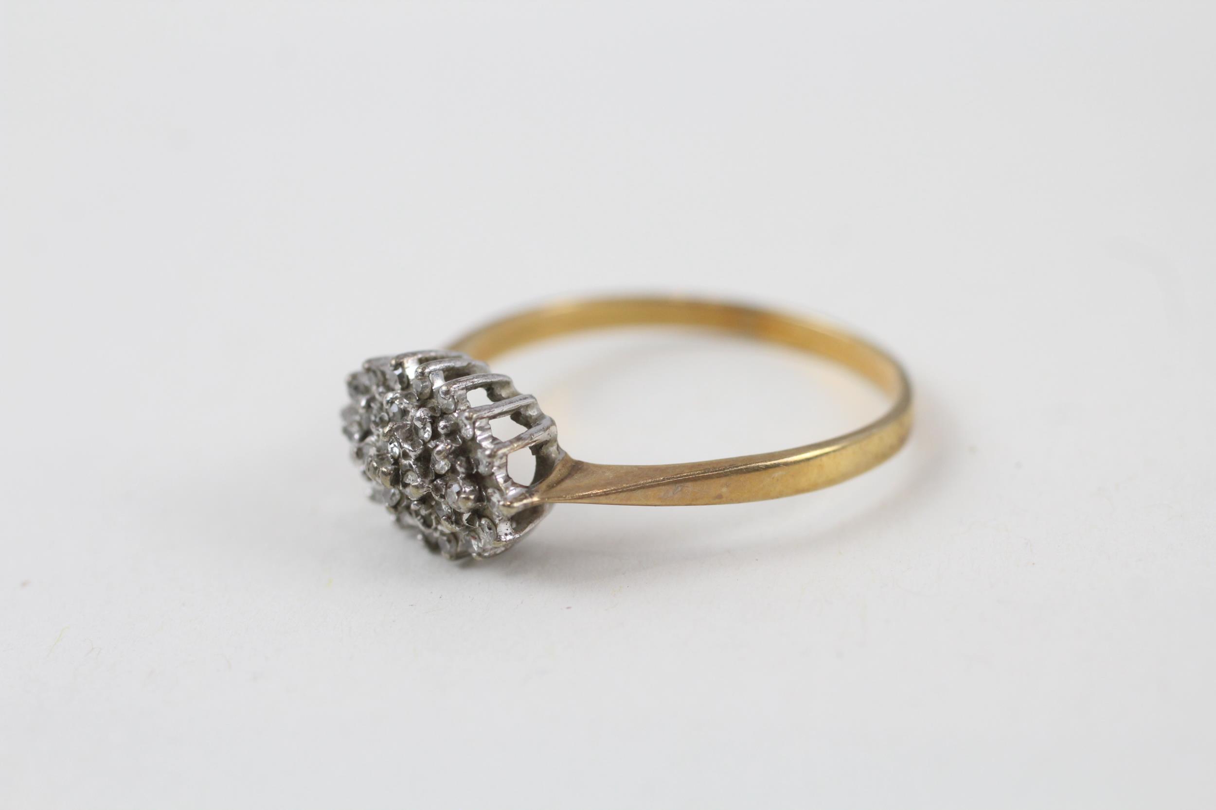 9ct gold vintage diamond cluster ring, Hallmarked Sheffield 1990 (3.1g) Size Y - Image 3 of 7