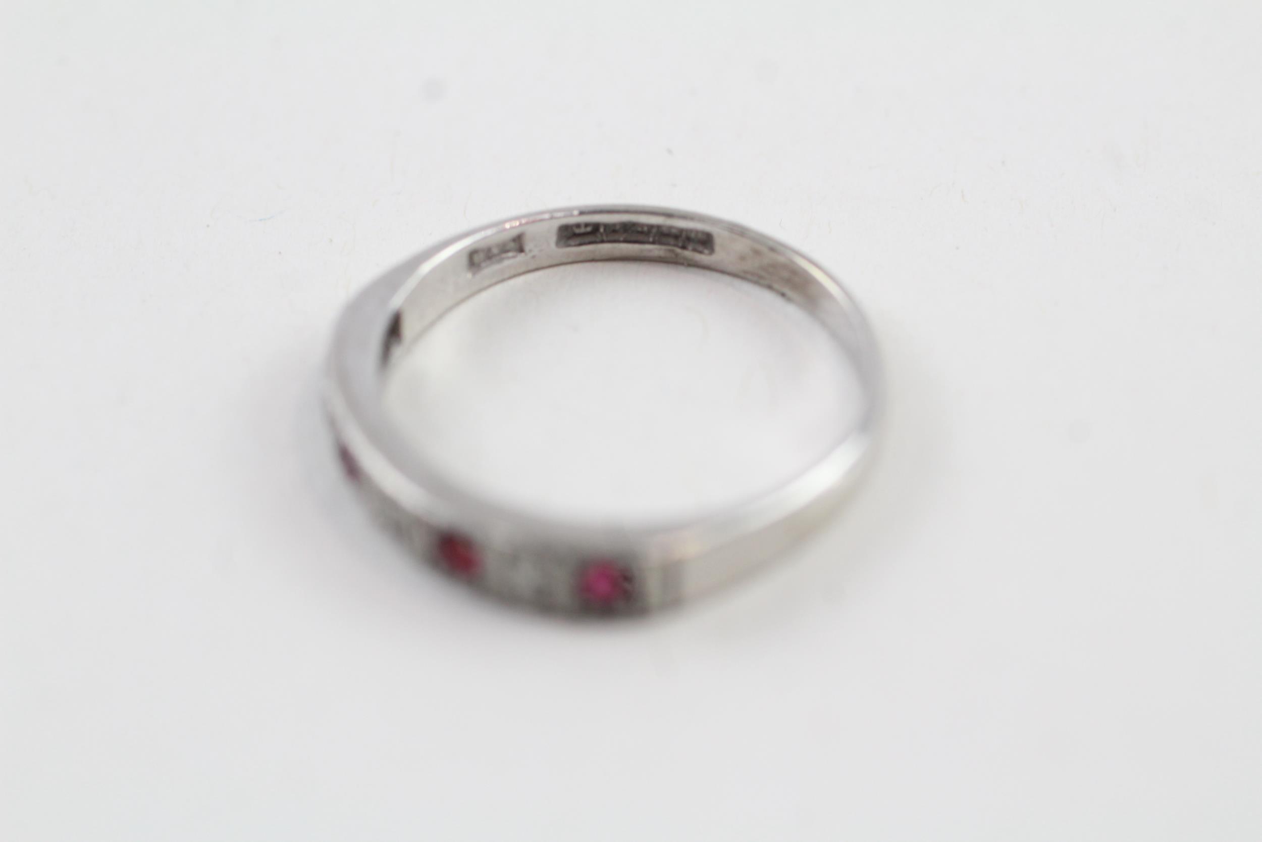 9ct white gold ruby & diamond half eternity ring (1.8g) Size O - Image 3 of 5