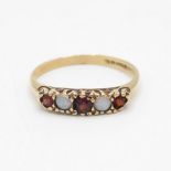 9ct gold 1970's garnet & opal five stone ring (1.9g) Size O 1/2