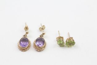 2x 9ct gold amethyst drop earrings & peridot stud earrings (2.6g)