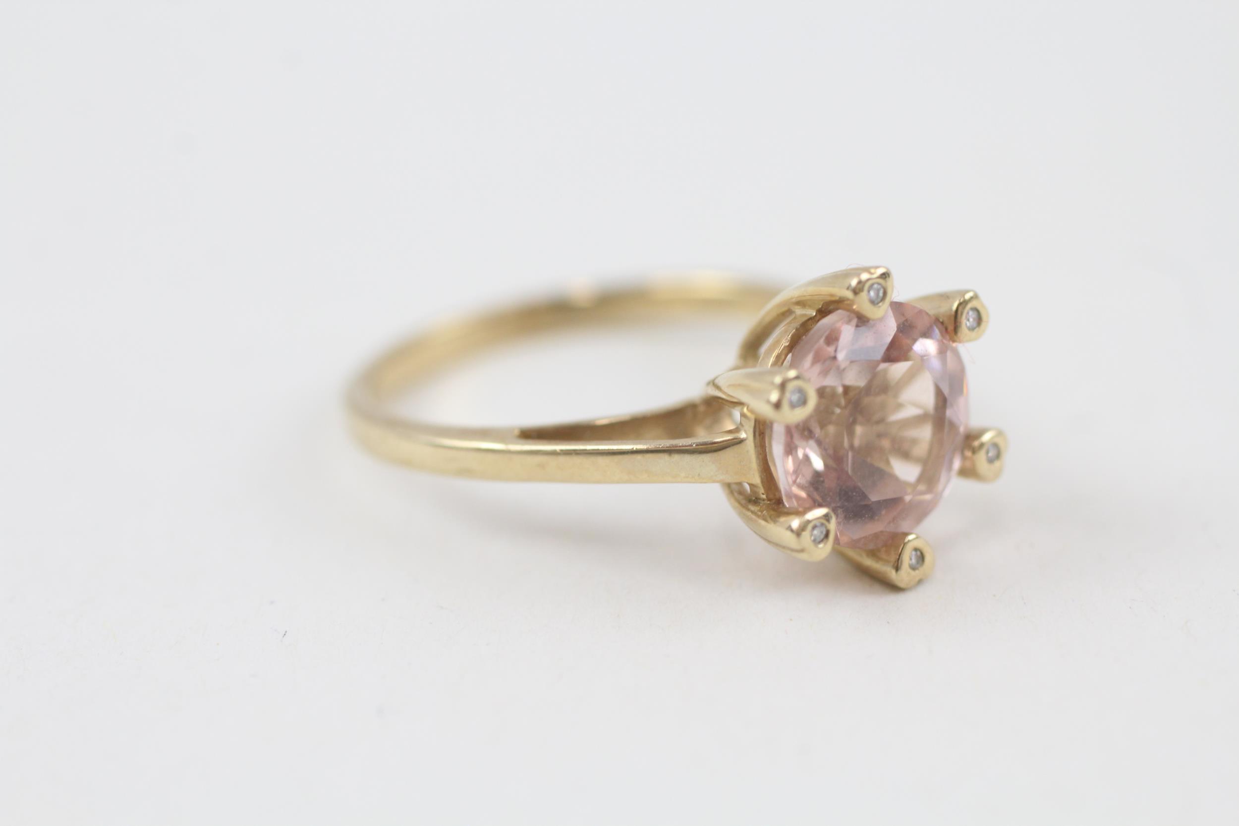 9ct gold morganite dress ring with heart shaped diamond claws (3.1g) Size N - Image 3 of 6