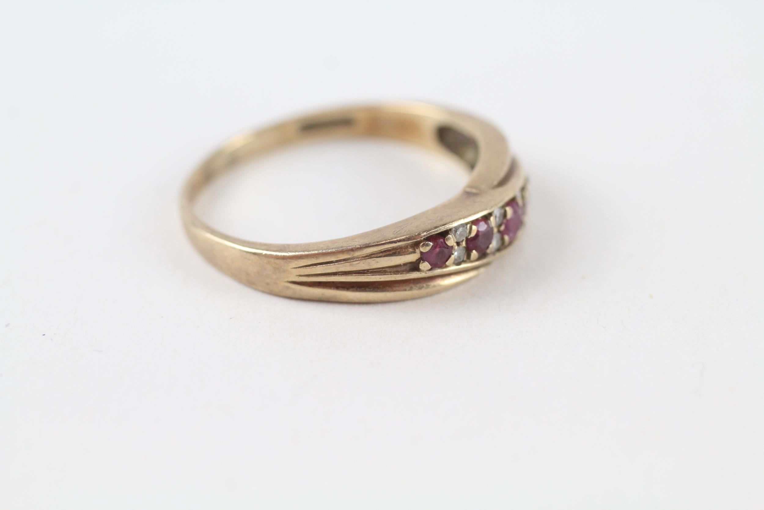 9ct gold ruby & diamond ring (3.1g) Size R - Image 2 of 4