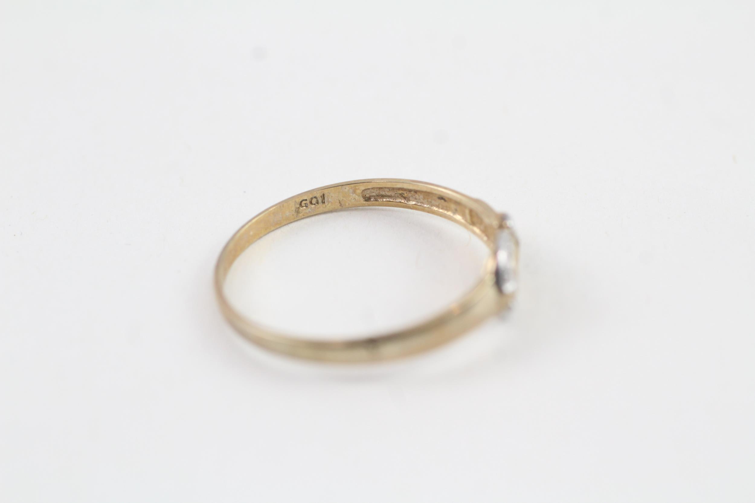 9ct gold diamond buckle ring (1.5g) Size U 1/2 - Image 2 of 5
