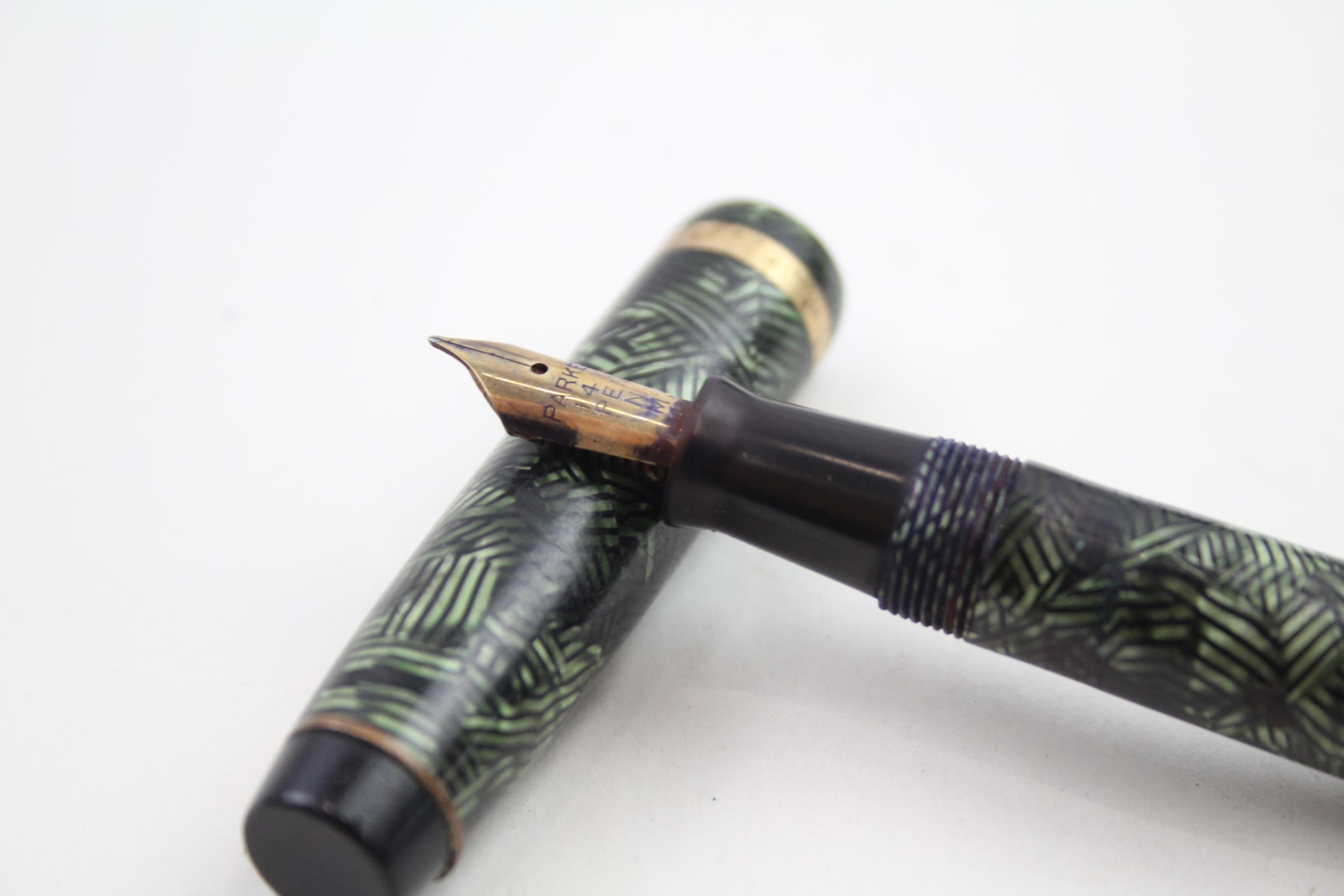 Vintage PARKER Duofold Green Cased Fountain Pen w/ 14ct Gold Nib WRITING - Dip Tested & WRITING In - Image 2 of 6