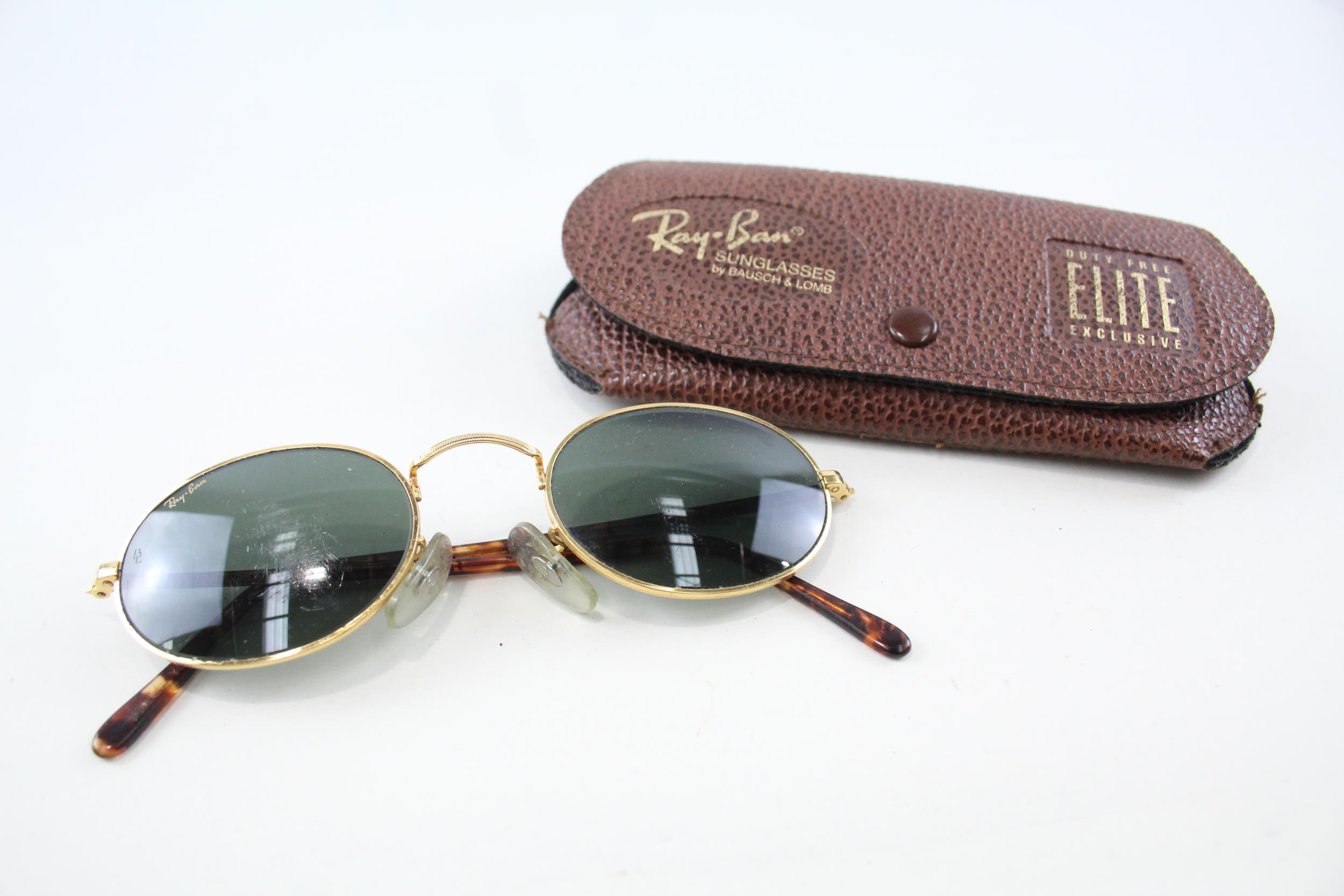 Rayban Sunglasses / Glasses Inc Cases x 5 - In previously owned condition Signs of use & wear Please - Image 3 of 5