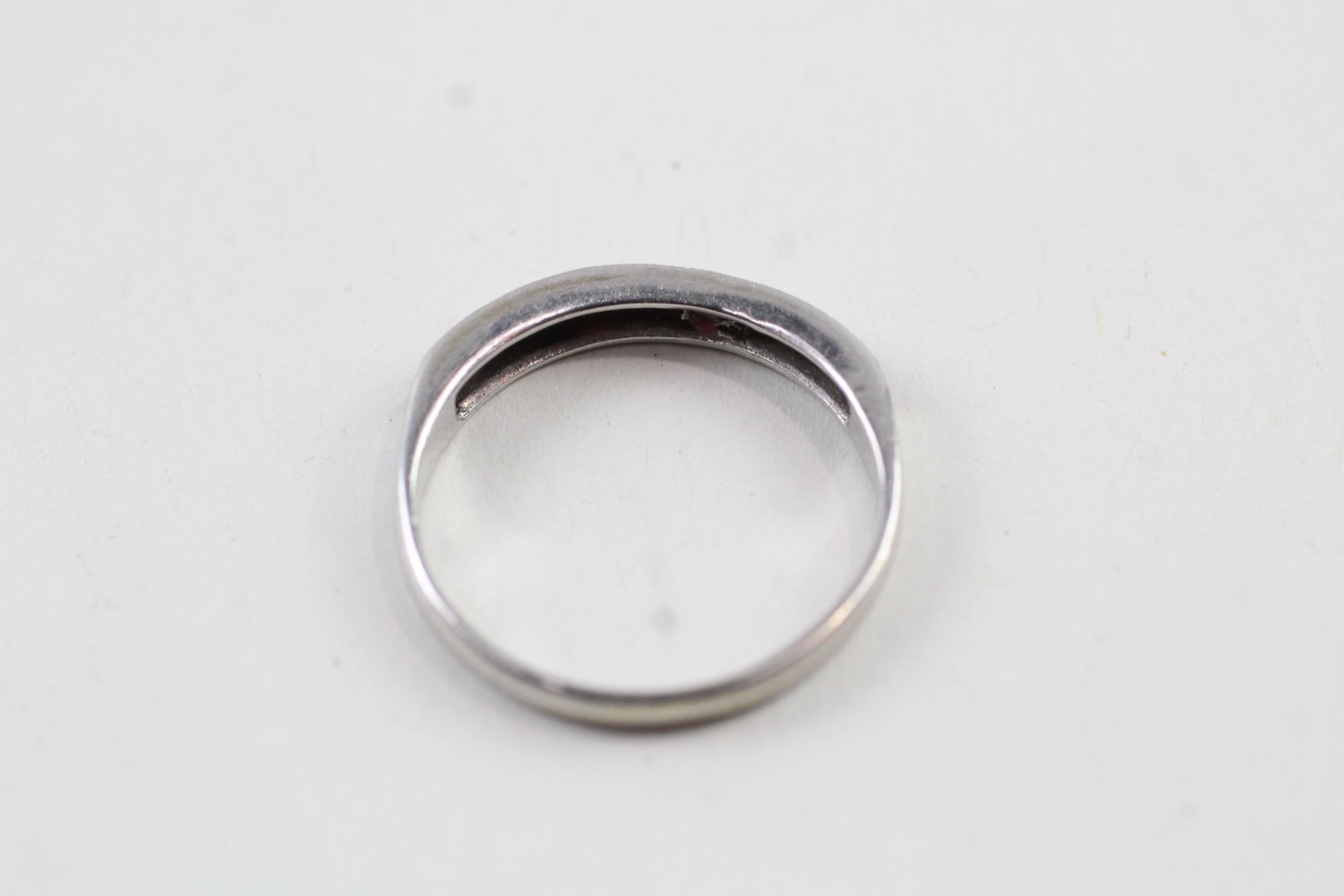9ct white gold ruby & diamond half eternity ring (1.8g) Size O - Image 5 of 5