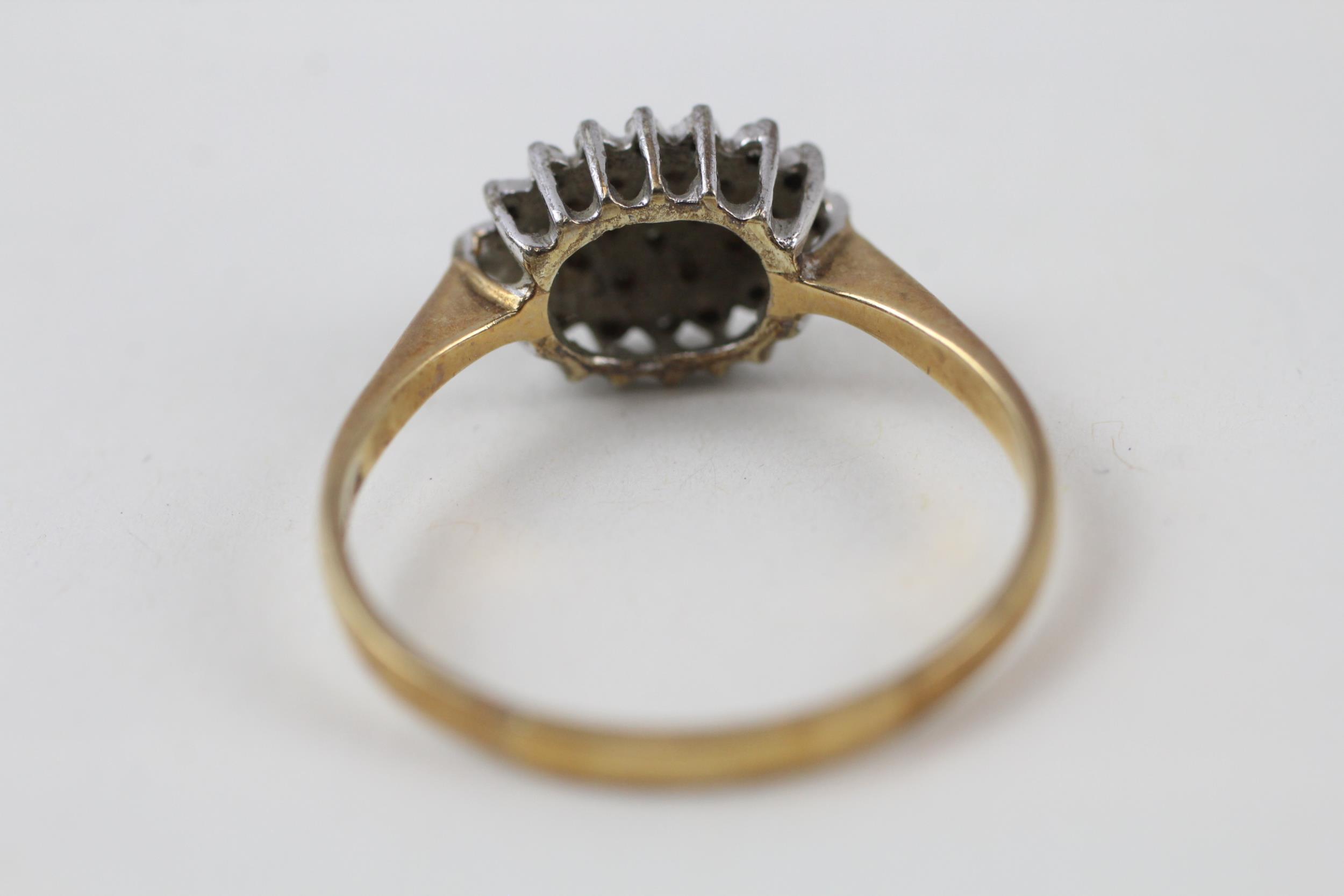 9ct gold vintage diamond cluster ring, Hallmarked Sheffield 1990 (3.1g) Size Y - Image 6 of 7