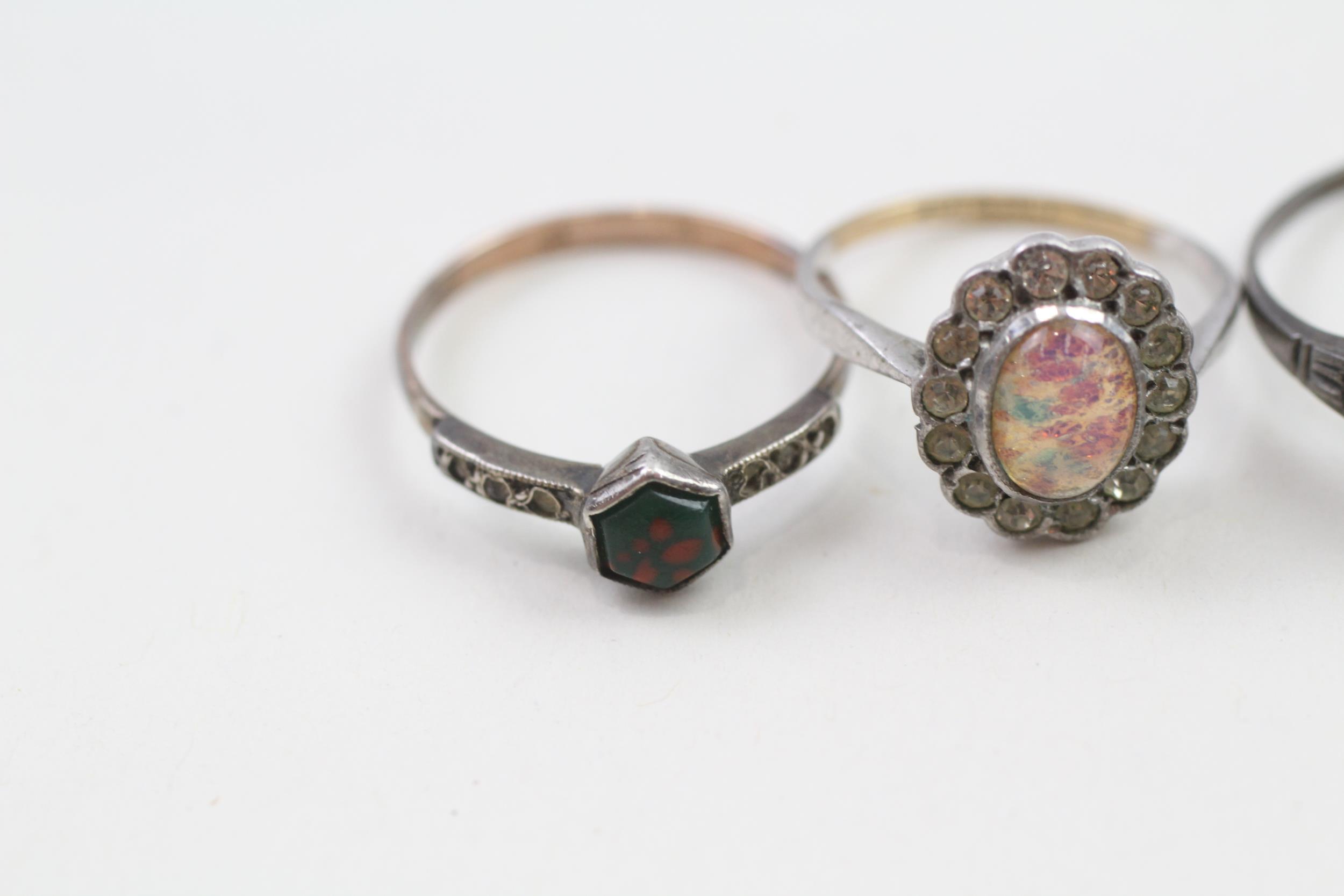 4 x 9ct gold and silver vintage paste, foiled glass and faux gemstone set rings (7g) Size L 1/2 + - Image 2 of 6