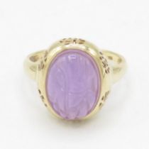 9ct gold carved enhanced lavender jade dress ring (4.9g) Size S