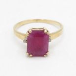 9ct gold emerald cut ruby & diamond dress ring (2.4g) Size N