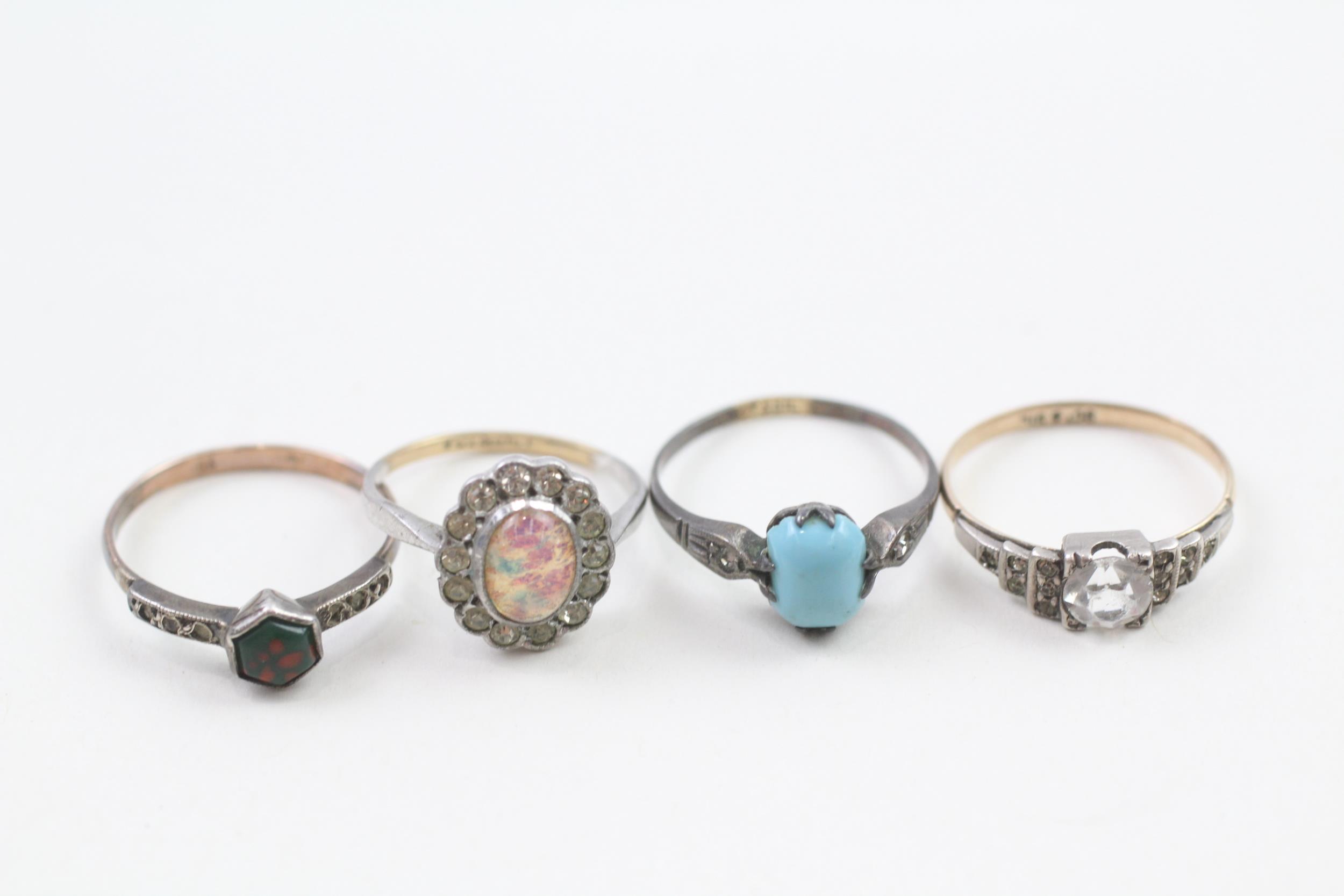 4 x 9ct gold and silver vintage paste, foiled glass and faux gemstone set rings (7g) Size L 1/2 +