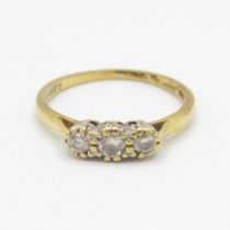 18ct gold circular cut diamond three stone ring (2.3g) Size M