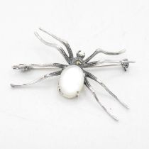 HM 925 Sterling Silver spider brooch with tight fitting bar catch, decorated with milky gemstone (