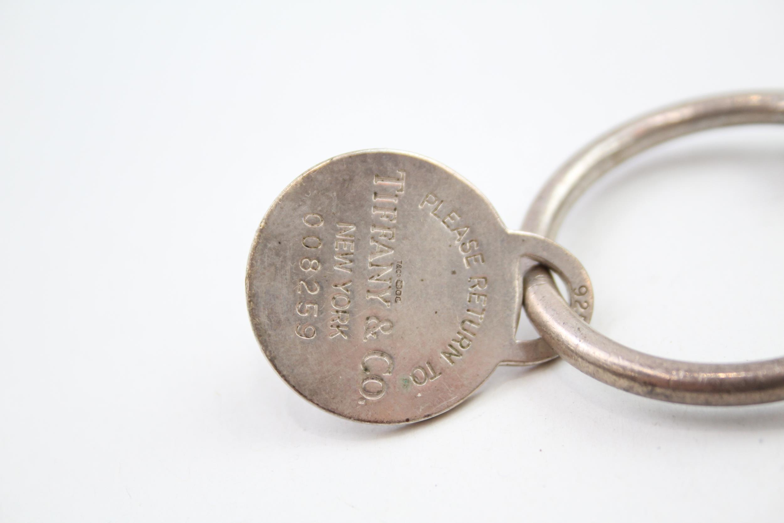 A silver keyring by Tiffany and Co (32g) - Image 2 of 6