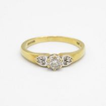 18ct gold round brilliant cut diamond ring with heart shaped diamond shoulders (3.1g) Size Q