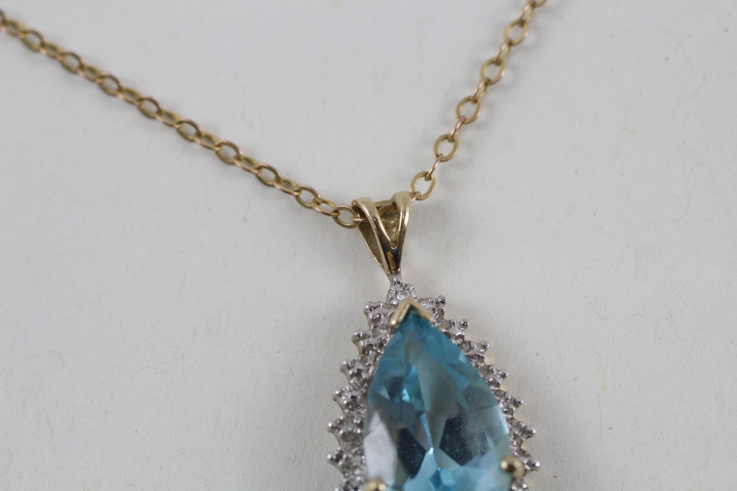 9ct gold pear cut blue topaz & diamond cluster pendant necklace (3.8g) - Image 4 of 6