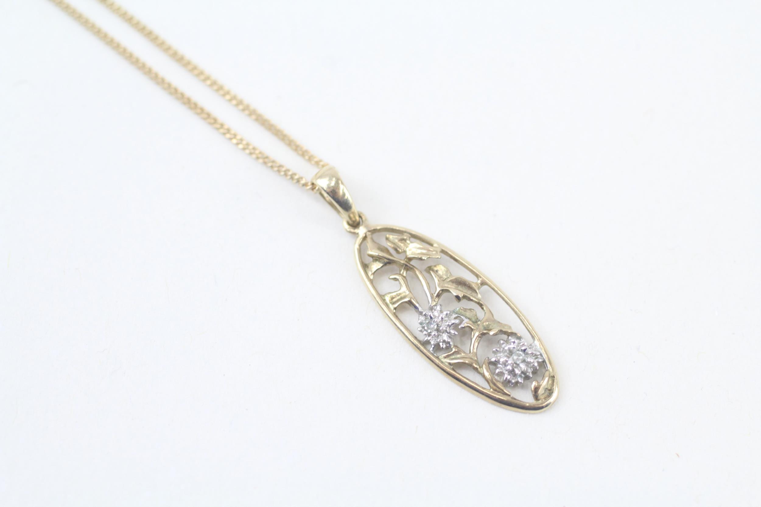 9ct gold diamond set floral pendant necklace (2.4g)