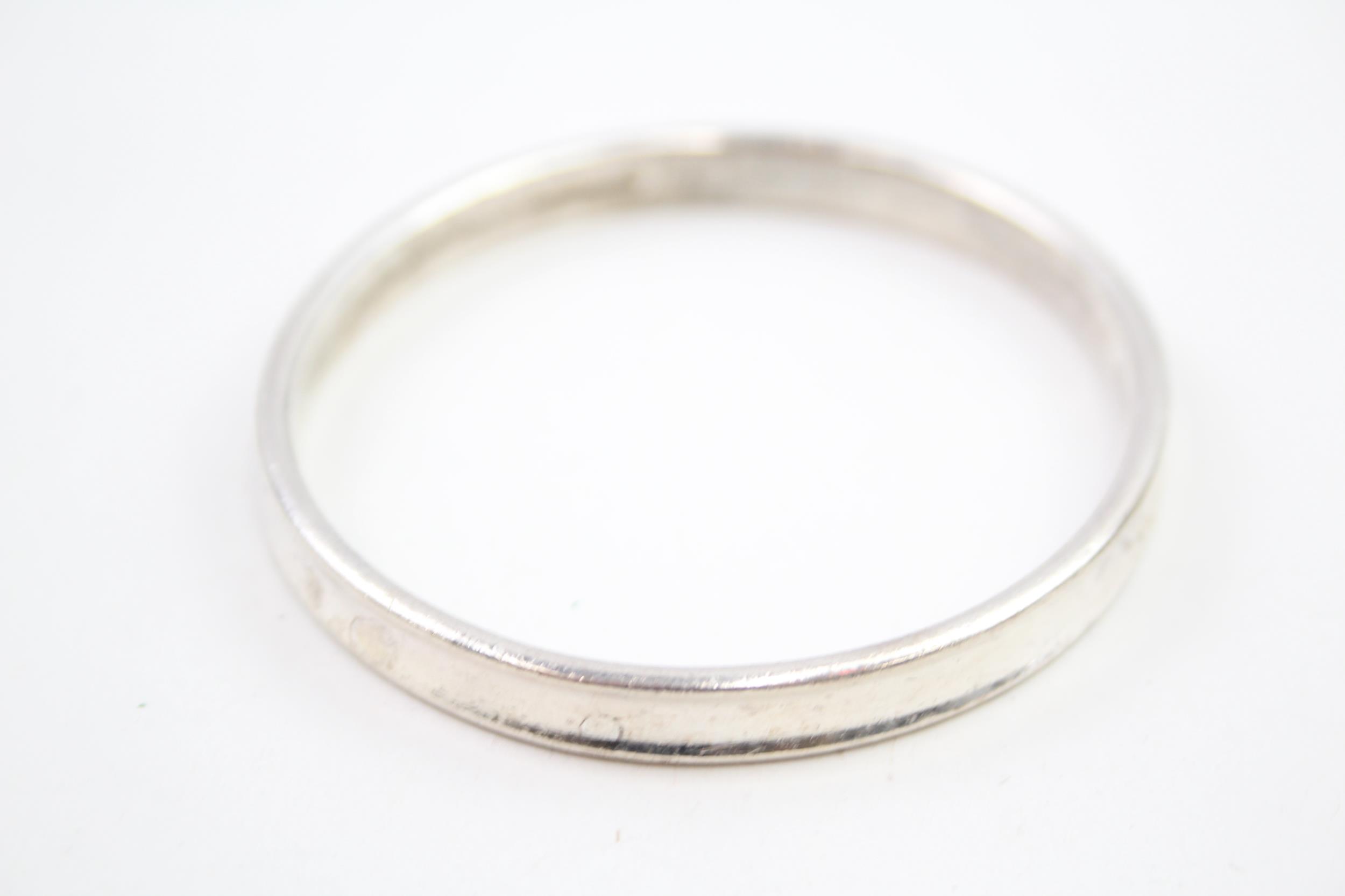 a silver bangle by Tiffany and Co (31g) - Image 4 of 5