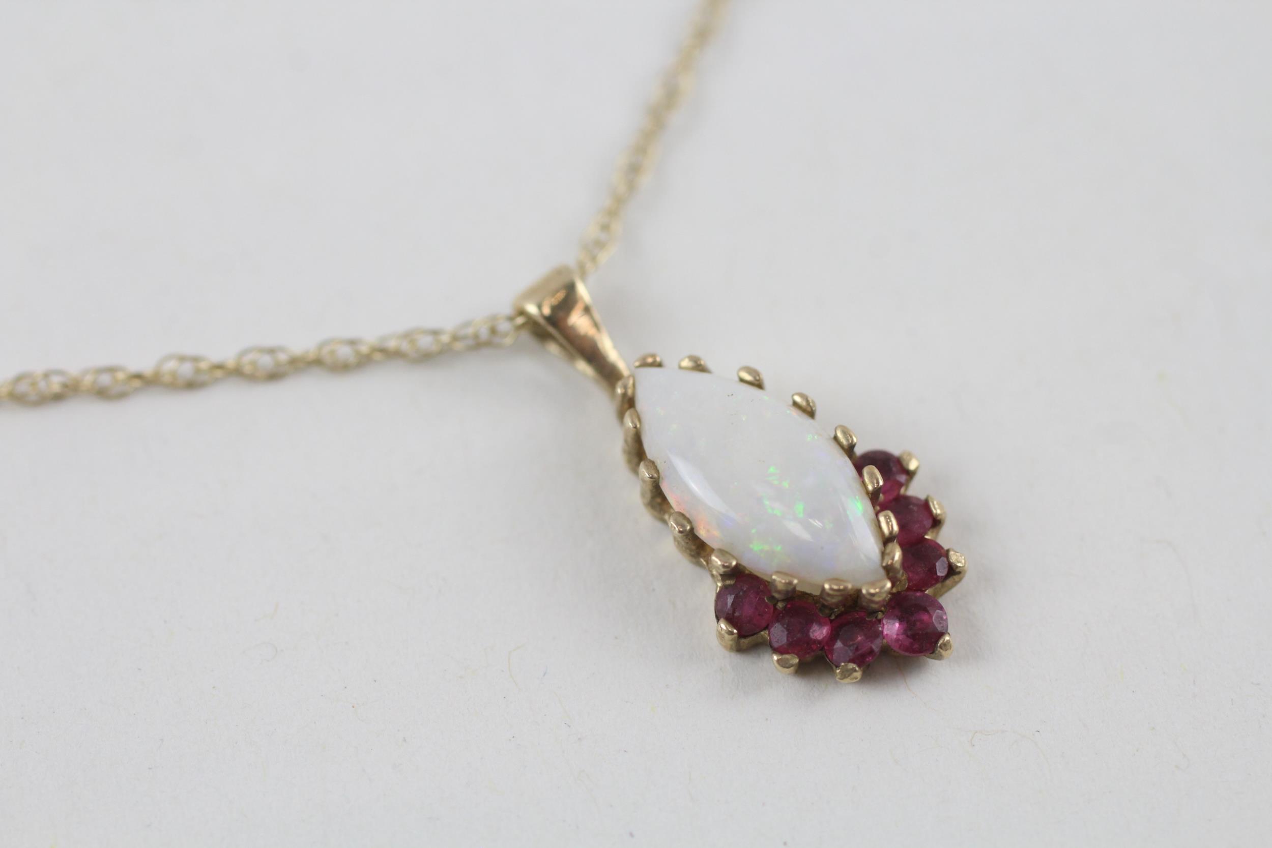 9ct gold vintage opal & ruby pendant necklace (1.7g)