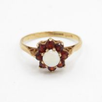 9ct gold 1980's opal & garnet cluster ring, claw set (2g) Size Q