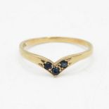 9ct gold sapphire three stone chevron ring (1.2g) Size O 1/2