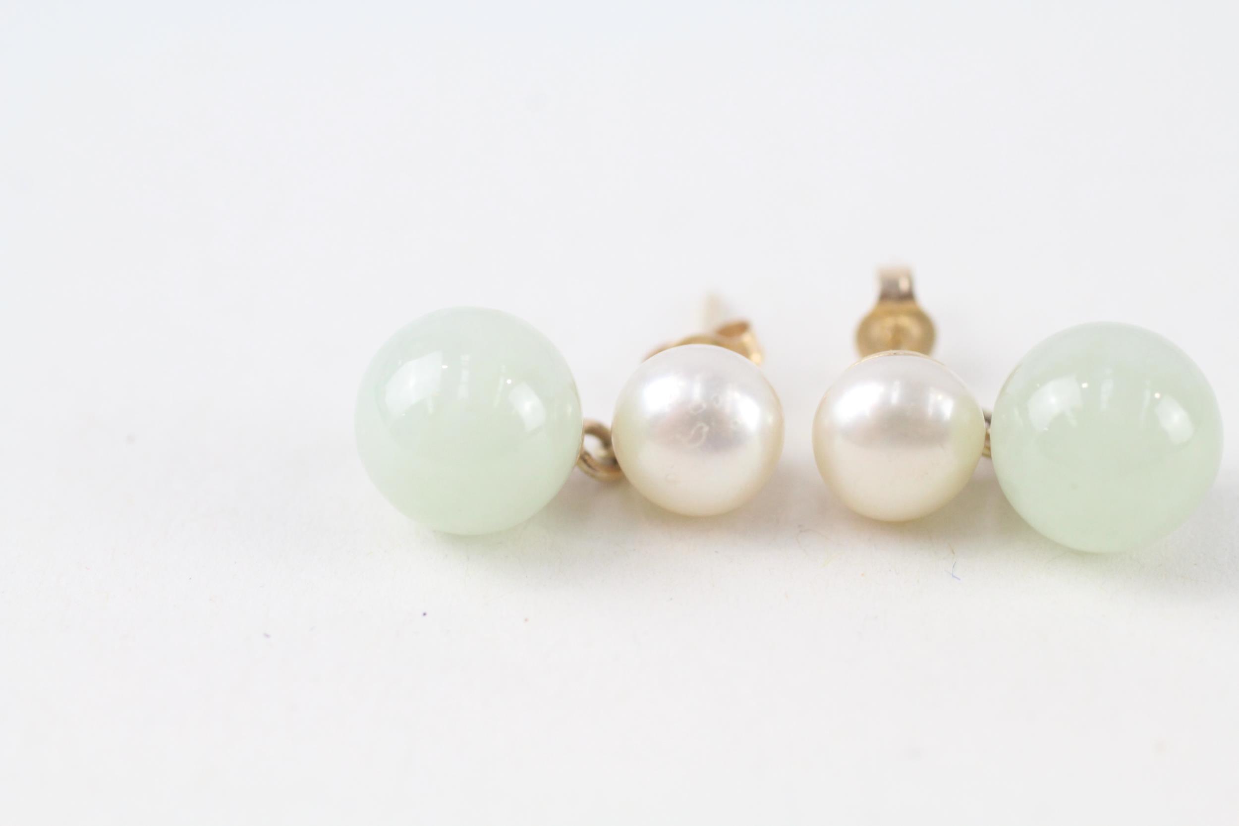 14ct gold cultured pearl and jade ball drop earrings (2.9g) - Image 2 of 4