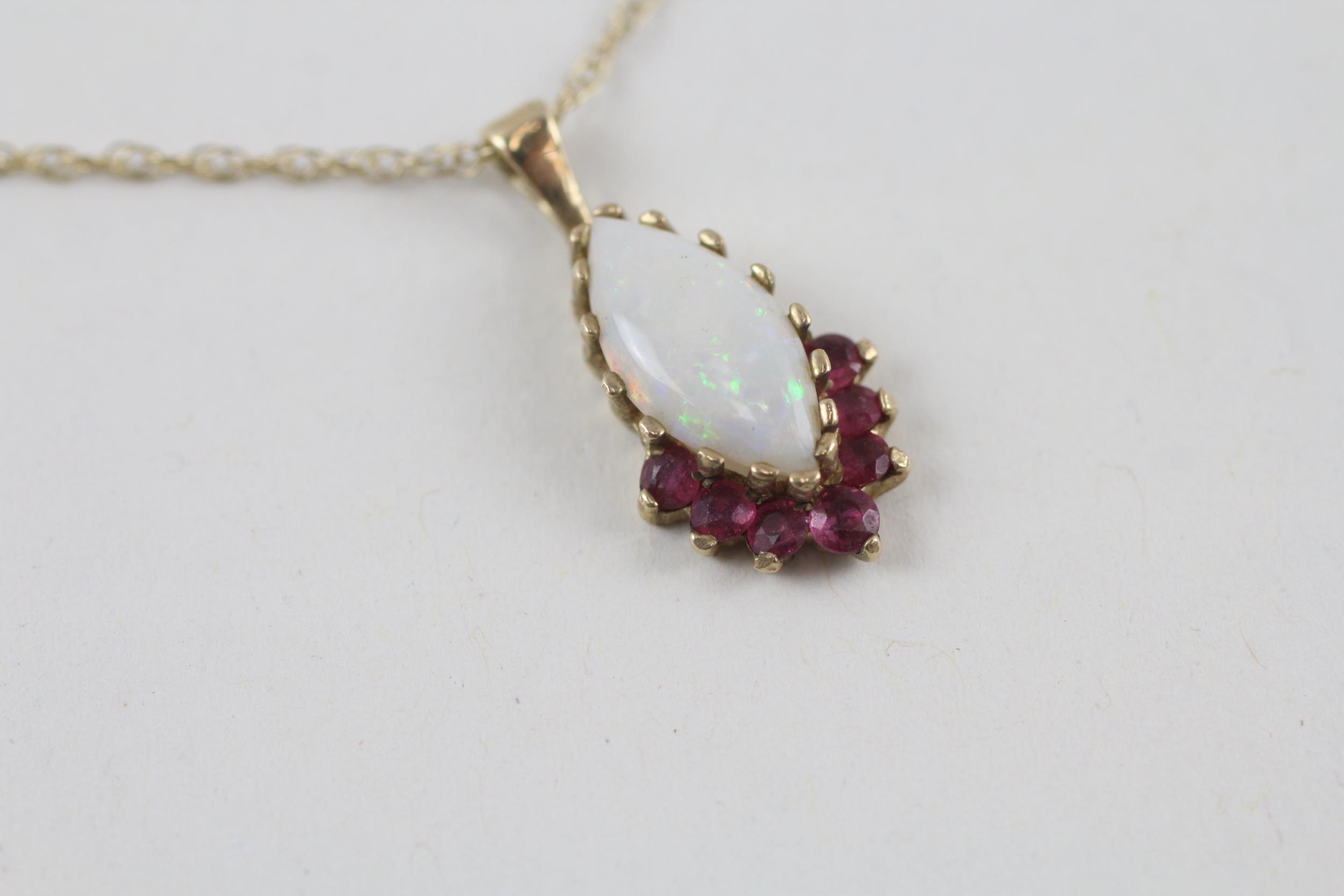 9ct gold vintage opal & ruby pendant necklace (1.7g) - Image 3 of 6