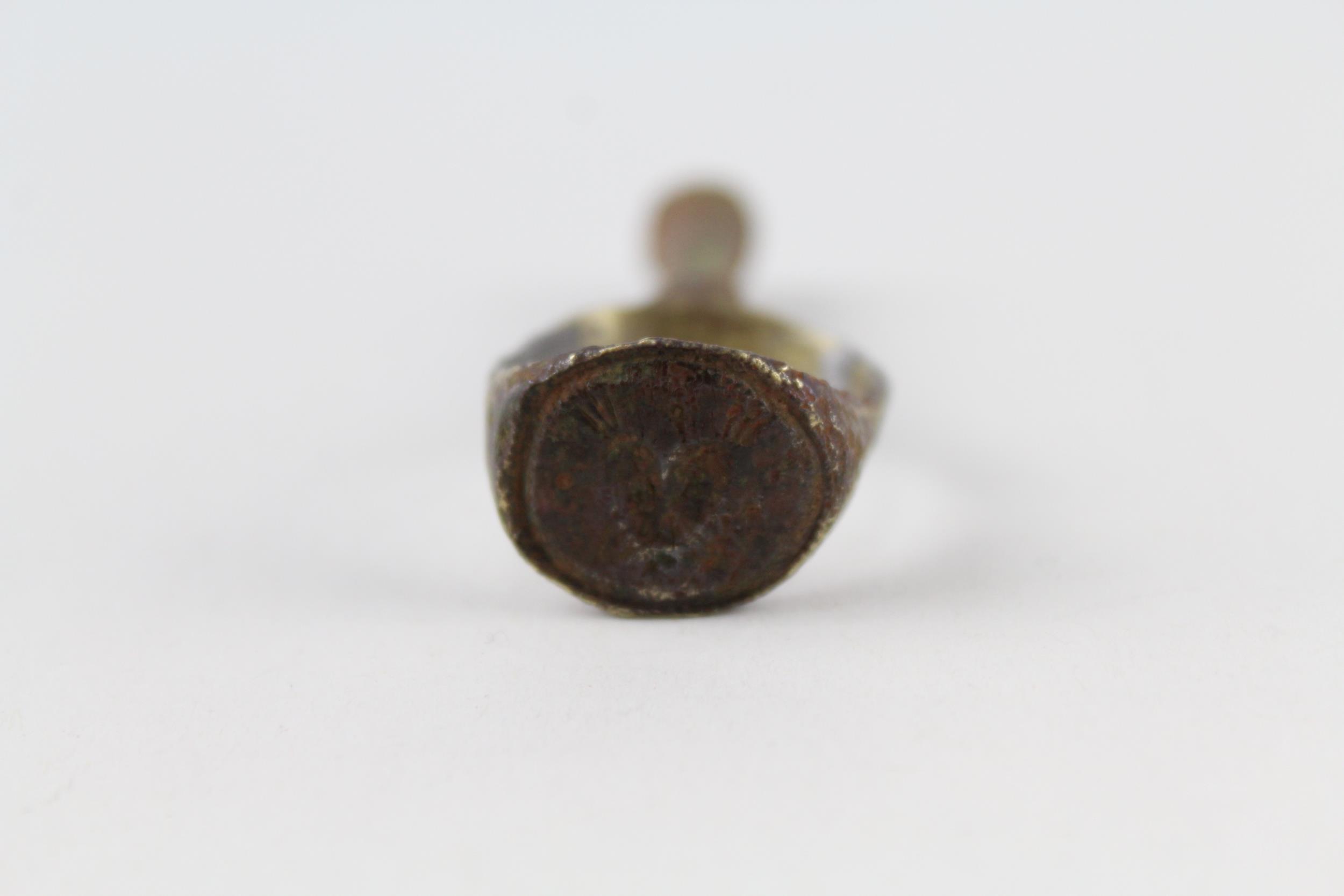 17th century ring/seal conversion possibly made to celebrate the marriage of Charles II to Catherine - Image 2 of 7