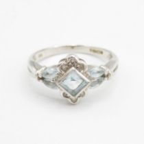 9ct white gold vari-cut blue topaz & diamond dress ring (2.7g) Size N