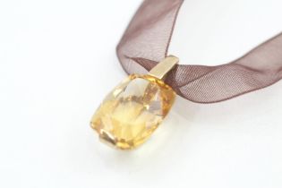 9ct gold citrine pendant with a organza chocker necklace (7.8g)