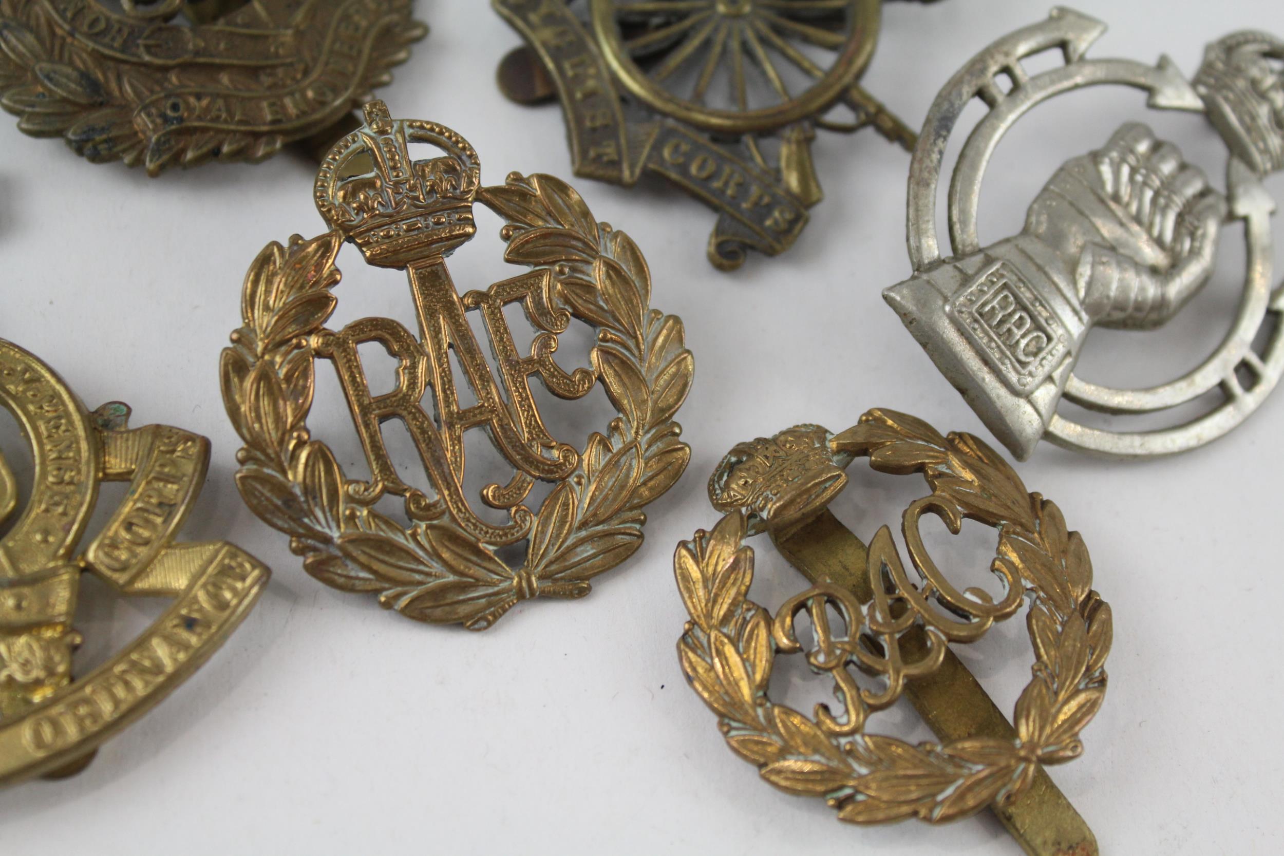 Military/Cap Badges x 10 inc. Army Cyclists Corps, Royal Armoured Corps Etc - Military/Cap Badges - Image 4 of 7