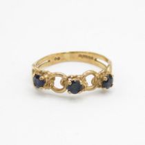 9ct gold 1970's sapphire three stone dress ring (1.4g) Size J 1/2