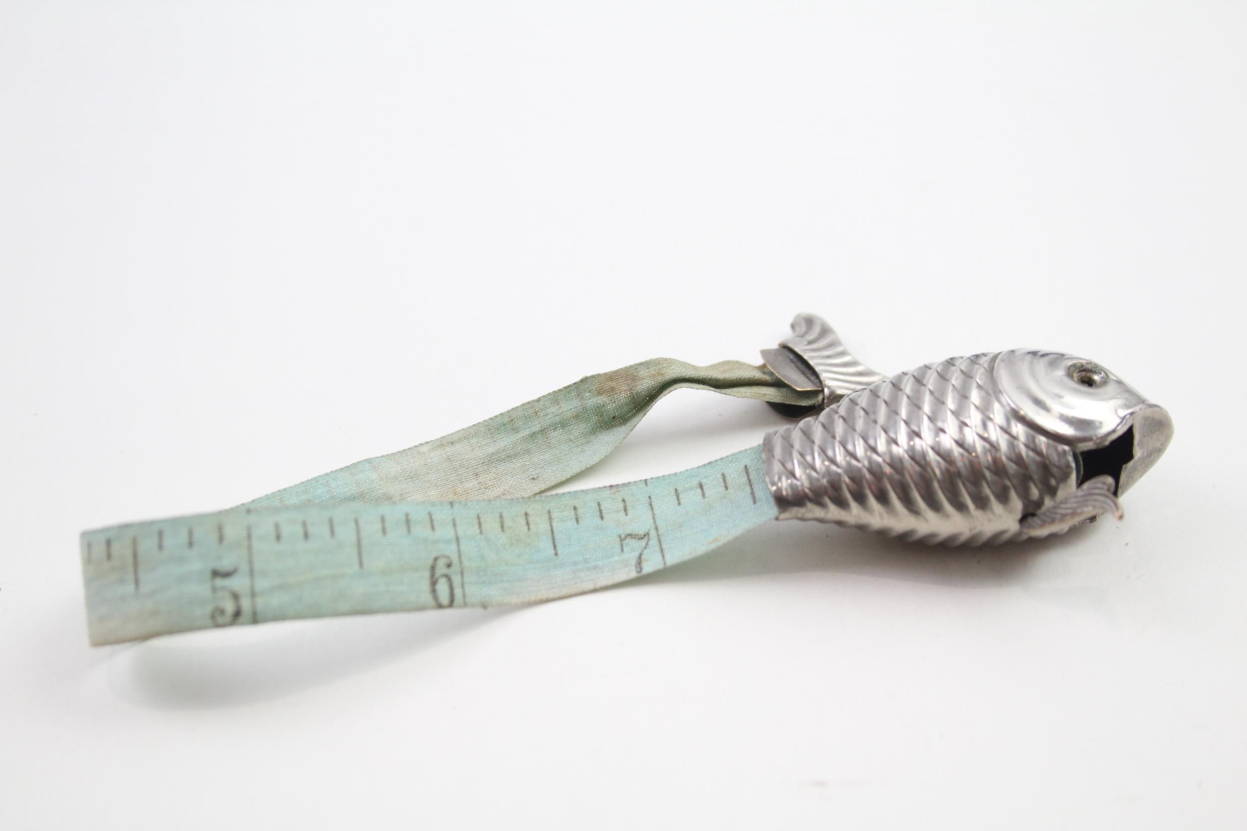 Antique / Vintage Base-Metal Novelty Fish Form Haberdashery Tape Measure - Diameter - 7.2cm In - Image 5 of 6