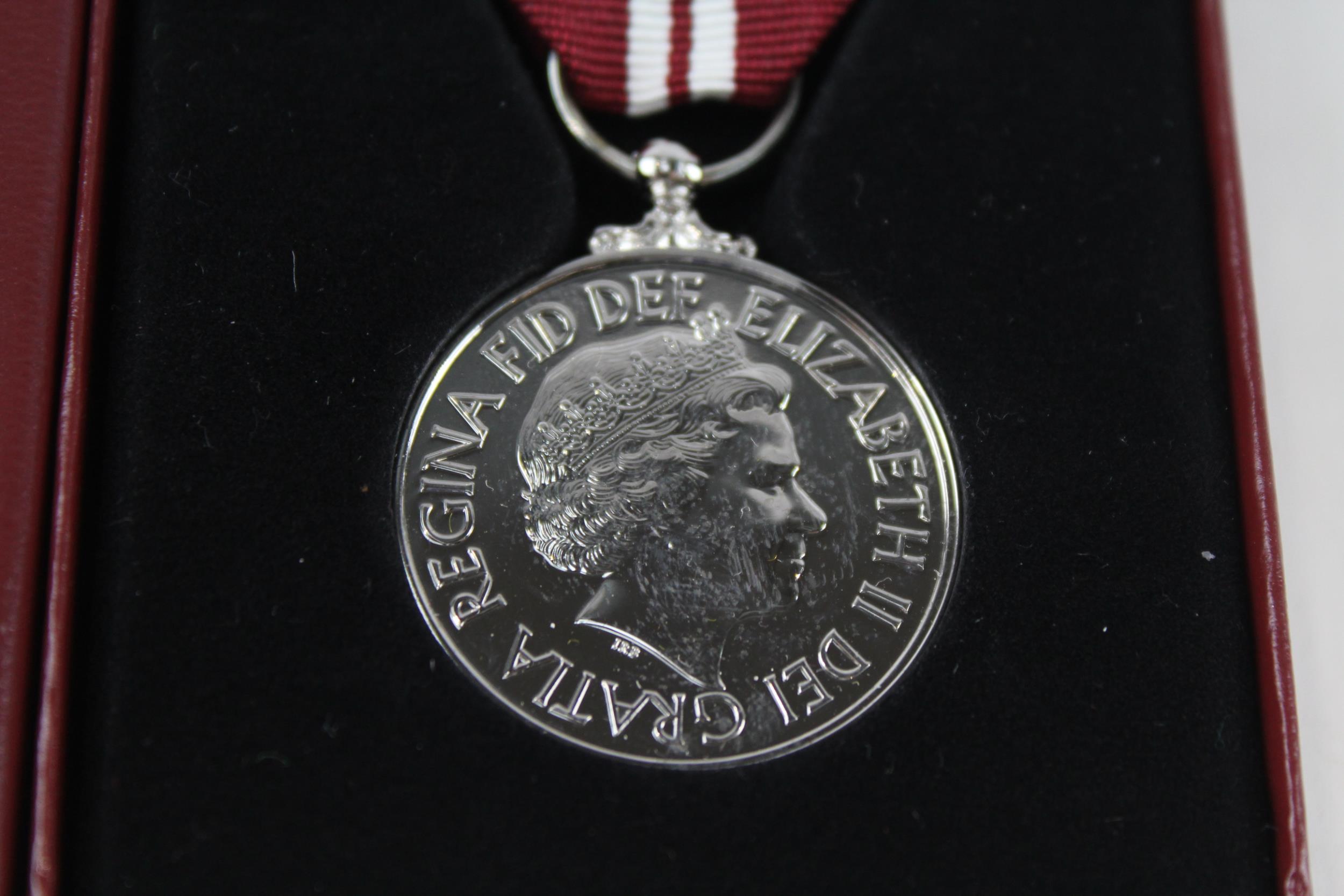 Boxed ERII Queens Diamond Jubilee Medal - Boxed ERII Queens Diamond Jubilee Medal In antique/vintage - Image 2 of 4